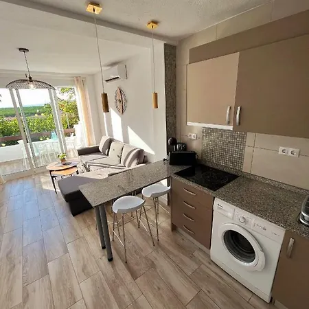 Nella, 300 M From The Swimming Pool Torrevieja